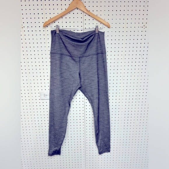 Lululemon Grey Cropped Leggings - Picture 1 of 4